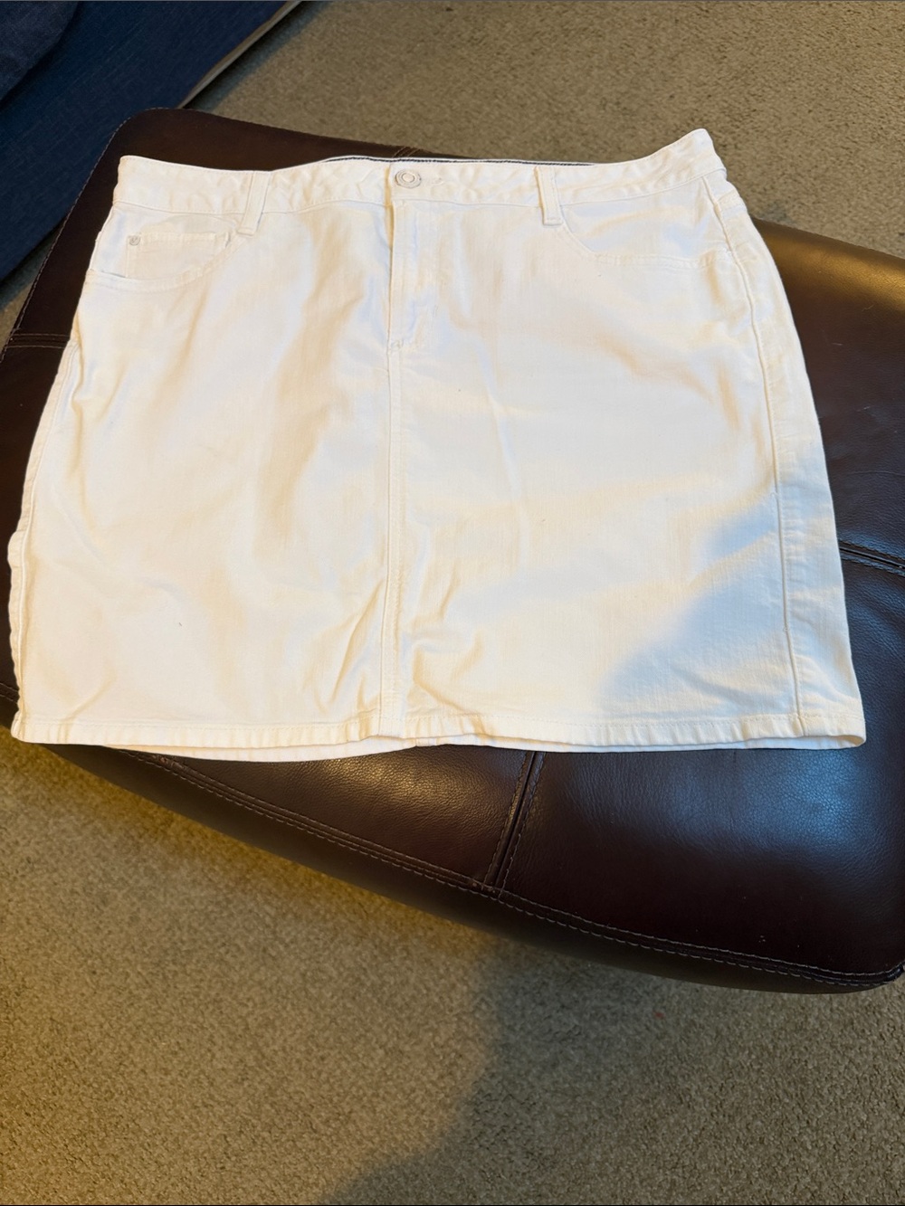 Tommy Helfiger white denim skirt -soft somewhat stretchy fabric sz16